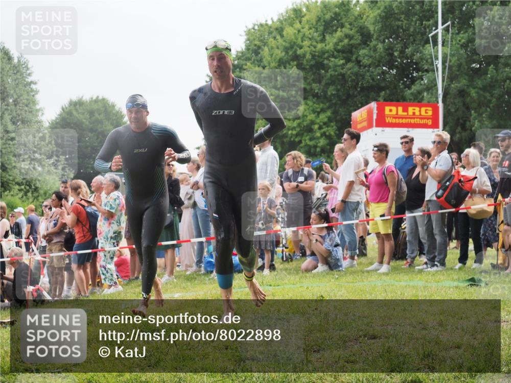 15.06.2025 - 27. Vierlanden-Triathlon KatJ http://msf.ph/oto/8022898 15.06.2025 10:55:36 Schwimmen 639, 656, 736, 740 meine-sportfotos.de