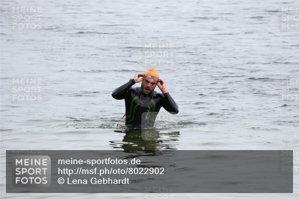 15.06.2025 - 27. Vierlanden-Triathlon Lena Gebhardt http://msf.ph/oto/8022902 15.06.2025 10:50:53 Schwimmen  meine-sportfotos.de