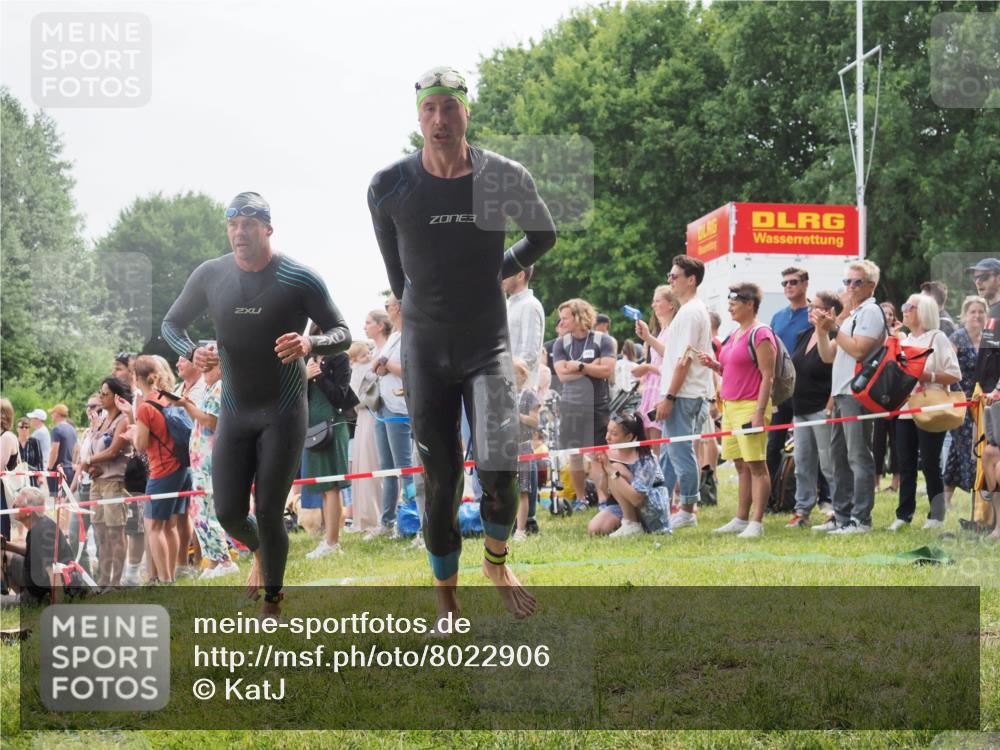 15.06.2025 - 27. Vierlanden-Triathlon KatJ http://msf.ph/oto/8022906 15.06.2025 10:55:36 Schwimmen 639, 656, 736, 740 meine-sportfotos.de