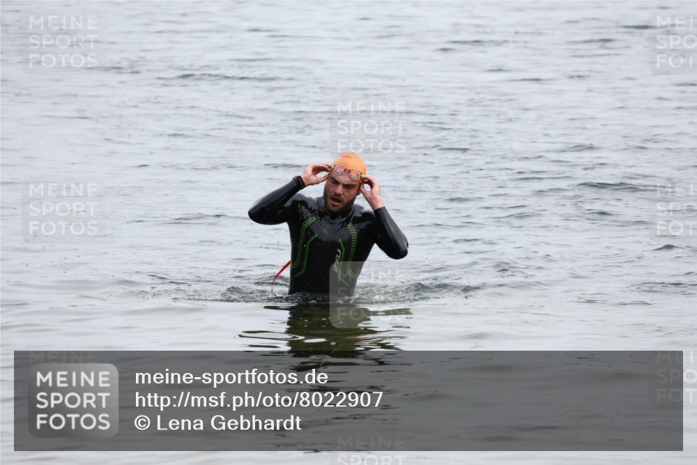 15.06.2025 - 27. Vierlanden-Triathlon Lena Gebhardt http://msf.ph/oto/8022907 15.06.2025 10:50:53 Schwimmen  meine-sportfotos.de