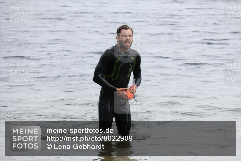 15.06.2025 - 27. Vierlanden-Triathlon Lena Gebhardt http://msf.ph/oto/8022909 15.06.2025 10:50:59 Schwimmen 775 meine-sportfotos.de