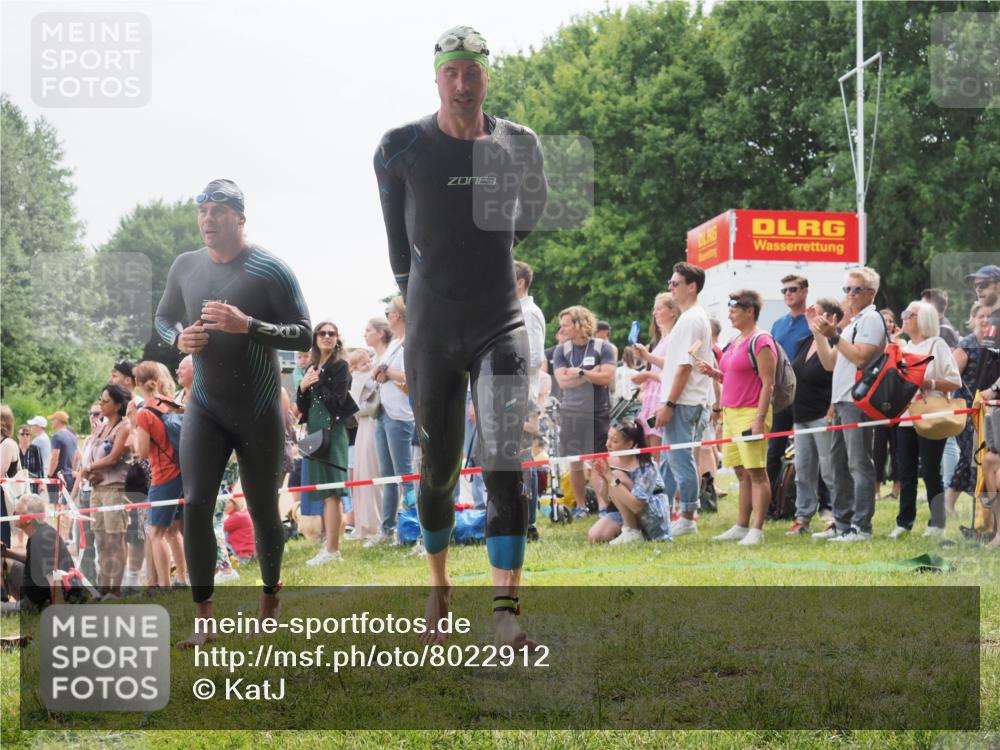 15.06.2025 - 27. Vierlanden-Triathlon KatJ http://msf.ph/oto/8022912 15.06.2025 10:55:36 Schwimmen 639, 656, 736, 740 meine-sportfotos.de
