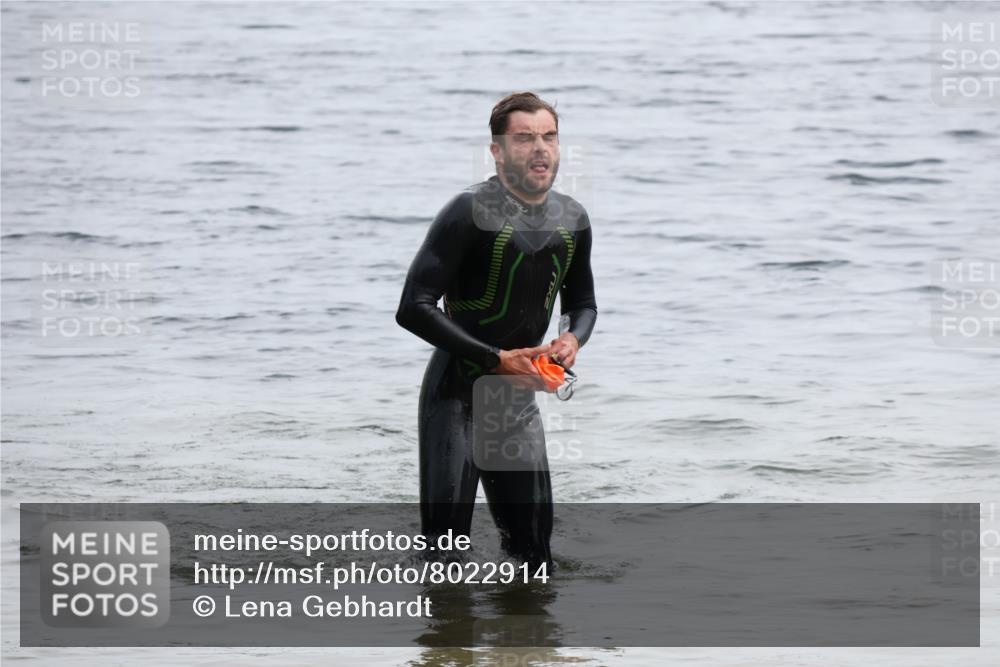 15.06.2025 - 27. Vierlanden-Triathlon Lena Gebhardt http://msf.ph/oto/8022914 15.06.2025 10:50:59 Schwimmen 775 meine-sportfotos.de
