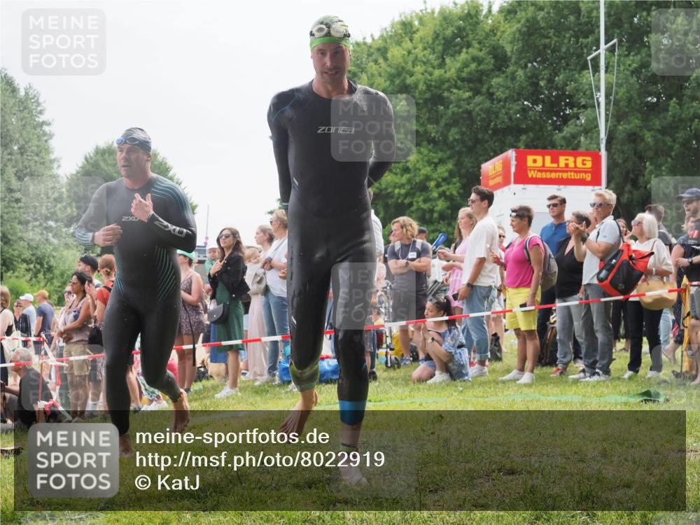 15.06.2025 - 27. Vierlanden-Triathlon KatJ http://msf.ph/oto/8022919 15.06.2025 10:55:36 Schwimmen 639, 656, 736, 740 meine-sportfotos.de