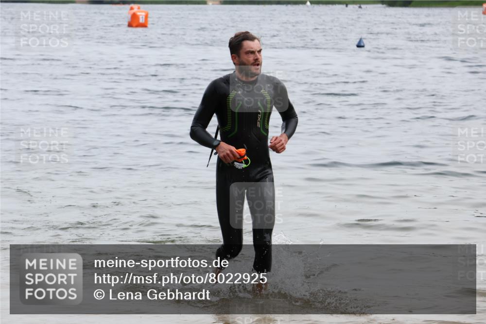15.06.2025 - 27. Vierlanden-Triathlon Lena Gebhardt http://msf.ph/oto/8022925 15.06.2025 10:51:02 Schwimmen 775 meine-sportfotos.de