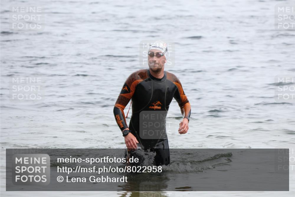 15.06.2025 - 27. Vierlanden-Triathlon Lena Gebhardt http://msf.ph/oto/8022958 15.06.2025 10:51:33 Schwimmen 676 meine-sportfotos.de