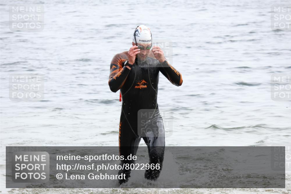 15.06.2025 - 27. Vierlanden-Triathlon Lena Gebhardt http://msf.ph/oto/8022966 15.06.2025 10:51:35 Schwimmen 676 meine-sportfotos.de