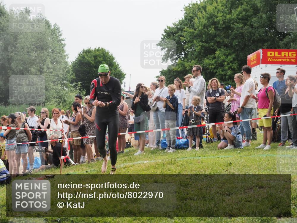 15.06.2025 - 27. Vierlanden-Triathlon KatJ http://msf.ph/oto/8022970 15.06.2025 10:55:40 Schwimmen 639, 656, 712, 736 meine-sportfotos.de