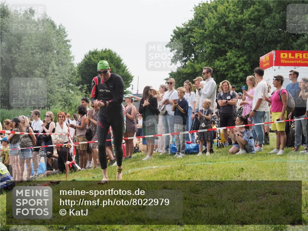 15.06.2025 - 27. Vierlanden-Triathlon KatJ http://msf.ph/oto/8022979 15.06.2025 10:55:40 Schwimmen 639, 656, 712, 736 meine-sportfotos.de