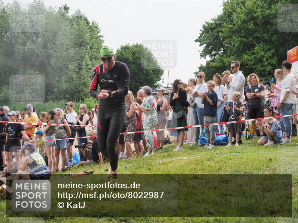 15.06.2025 - 27. Vierlanden-Triathlon KatJ http://msf.ph/oto/8022987 15.06.2025 10:55:41 Schwimmen 639, 656, 712, 736 meine-sportfotos.de