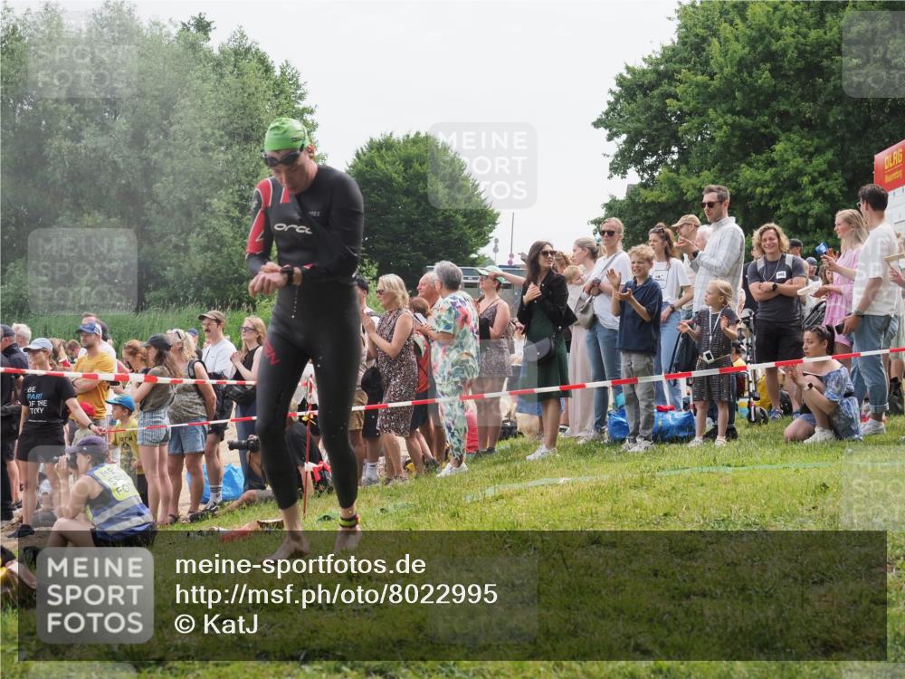 15.06.2025 - 27. Vierlanden-Triathlon KatJ http://msf.ph/oto/8022995 15.06.2025 10:55:41 Schwimmen 639, 656, 712, 736 meine-sportfotos.de