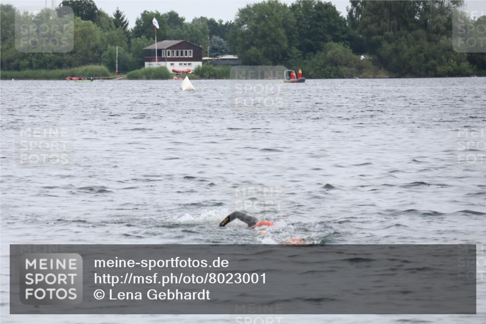 15.06.2025 - 27. Vierlanden-Triathlon Lena Gebhardt http://msf.ph/oto/8023001 15.06.2025 10:51:51 Schwimmen  meine-sportfotos.de