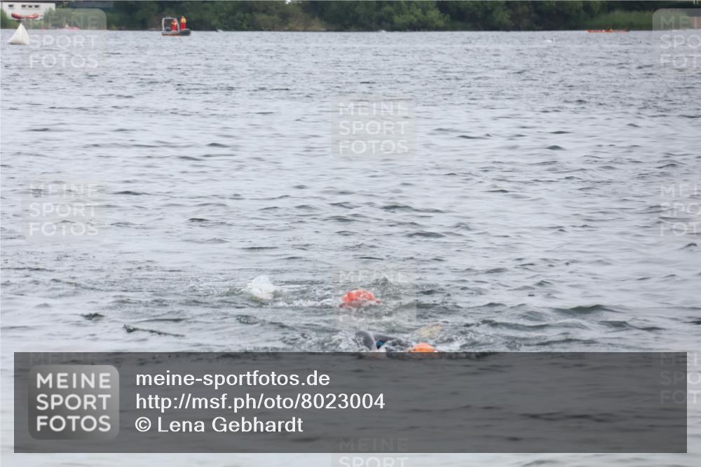 15.06.2025 - 27. Vierlanden-Triathlon Lena Gebhardt http://msf.ph/oto/8023004 15.06.2025 10:51:59 Schwimmen  meine-sportfotos.de