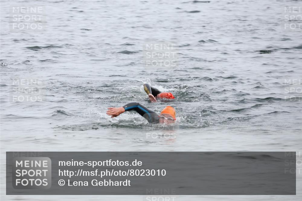 15.06.2025 - 27. Vierlanden-Triathlon Lena Gebhardt http://msf.ph/oto/8023010 15.06.2025 10:52:02 Schwimmen 693 meine-sportfotos.de