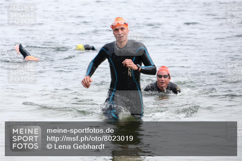 15.06.2025 - 27. Vierlanden-Triathlon Lena Gebhardt http://msf.ph/oto/8023019 15.06.2025 10:52:06 Schwimmen 693 meine-sportfotos.de