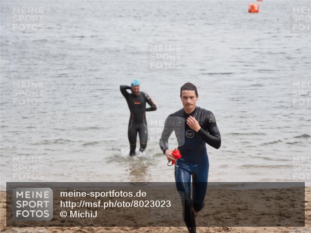 21.06.2025 - 27. Vierlanden-Triathlon MichiJ http://msf.ph/oto/8023023 15.06.2026 10:53:53 Schwimmen 650, 726, 757 meine-sportfotos.de