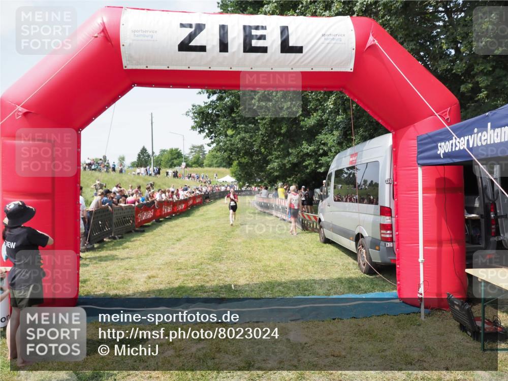 21.06.2025 - 27. Vierlanden-Triathlon MichiJ http://msf.ph/oto/8023024 15.06.2026 11:38:48 Ziel 594, 618 meine-sportfotos.de