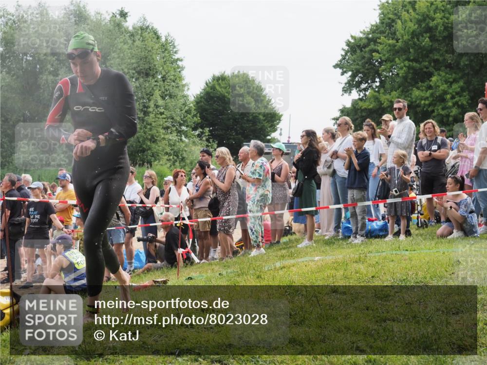 15.06.2025 - 27. Vierlanden-Triathlon KatJ http://msf.ph/oto/8023028 15.06.2025 10:55:41 Schwimmen 639, 656, 712, 736 meine-sportfotos.de