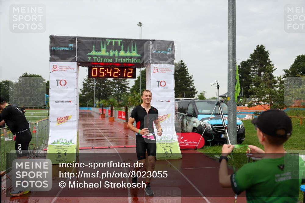 15.06.2025 - 7 Türme Triathlon Michael Strokosch http://msf.ph/oto/8023055 15.06.2025 15:42:12 Ziel 208 meine-sportfotos.de