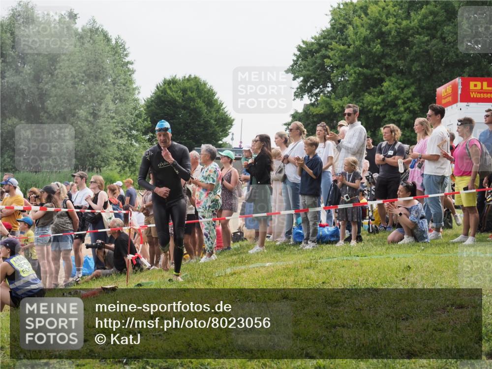 15.06.2025 - 27. Vierlanden-Triathlon KatJ http://msf.ph/oto/8023056 15.06.2025 10:55:45 Schwimmen 639, 712, 736 meine-sportfotos.de