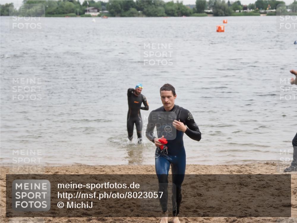 21.06.2025 - 27. Vierlanden-Triathlon MichiJ http://msf.ph/oto/8023057 15.06.2026 10:53:53 Schwimmen 650, 726, 757 meine-sportfotos.de
