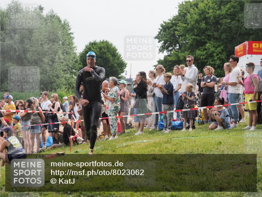15.06.2025 - 27. Vierlanden-Triathlon KatJ http://msf.ph/oto/8023062 15.06.2025 10:55:45 Schwimmen 639, 712, 736 meine-sportfotos.de