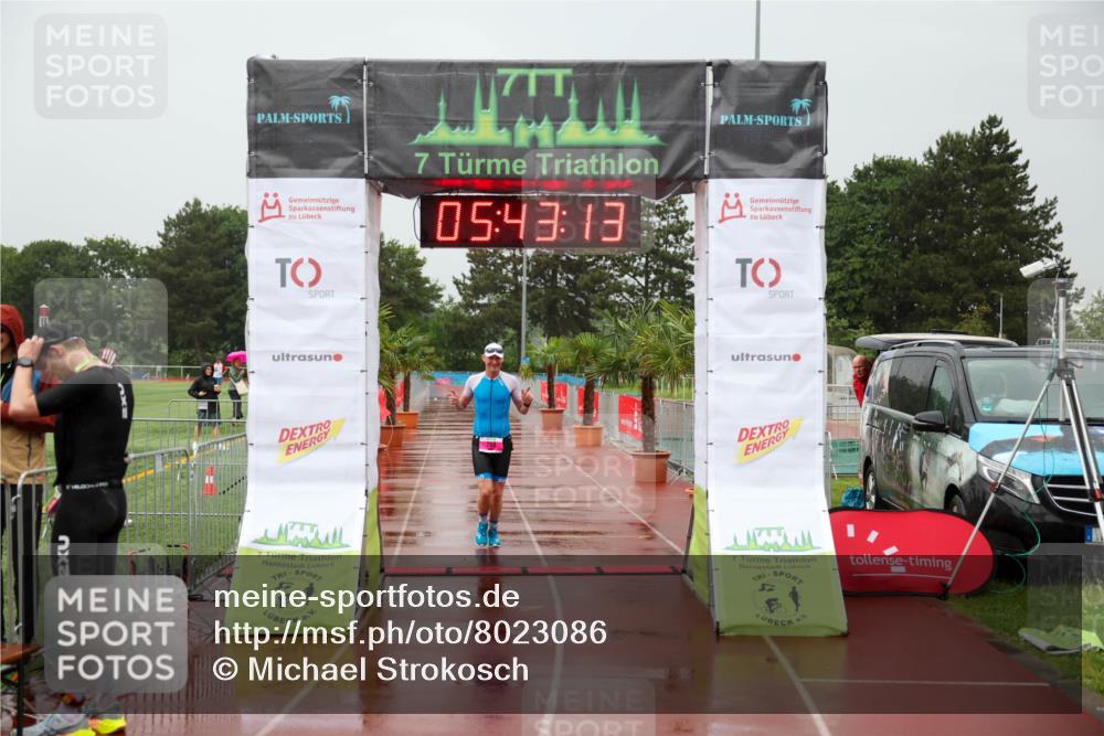 15.06.2025 - 7 Türme Triathlon Michael Strokosch http://msf.ph/oto/8023086 15.06.2025 15:43:13 Ziel  meine-sportfotos.de