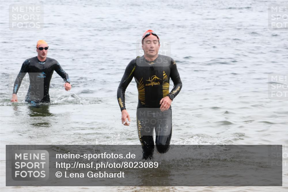 15.06.2025 - 27. Vierlanden-Triathlon Lena Gebhardt http://msf.ph/oto/8023089 15.06.2025 10:52:14 Schwimmen 652, 693, 759 meine-sportfotos.de