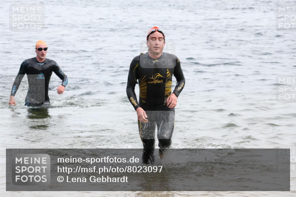 15.06.2025 - 27. Vierlanden-Triathlon Lena Gebhardt http://msf.ph/oto/8023097 15.06.2025 10:52:14 Schwimmen 652, 693, 759 meine-sportfotos.de