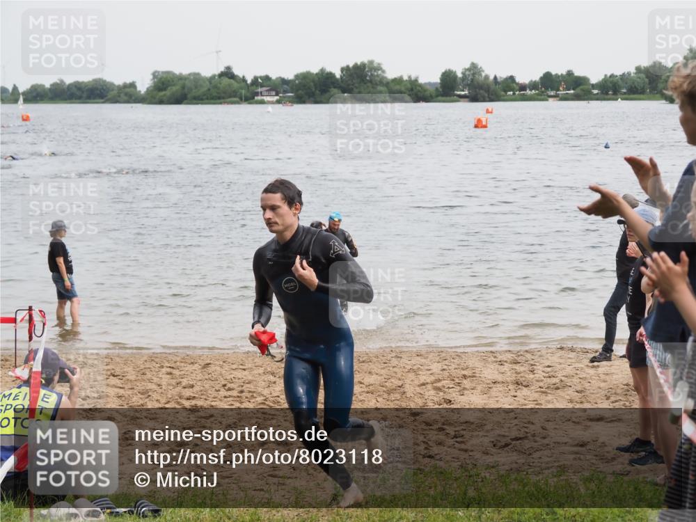 21.06.2025 - 27. Vierlanden-Triathlon MichiJ http://msf.ph/oto/8023118 15.06.2026 10:53:54 Schwimmen 650, 726, 757 meine-sportfotos.de