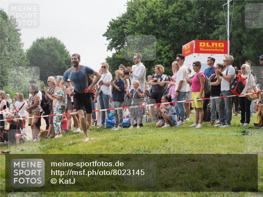 15.06.2025 - 27. Vierlanden-Triathlon KatJ http://msf.ph/oto/8023145 15.06.2025 10:55:59 Schwimmen 683 meine-sportfotos.de