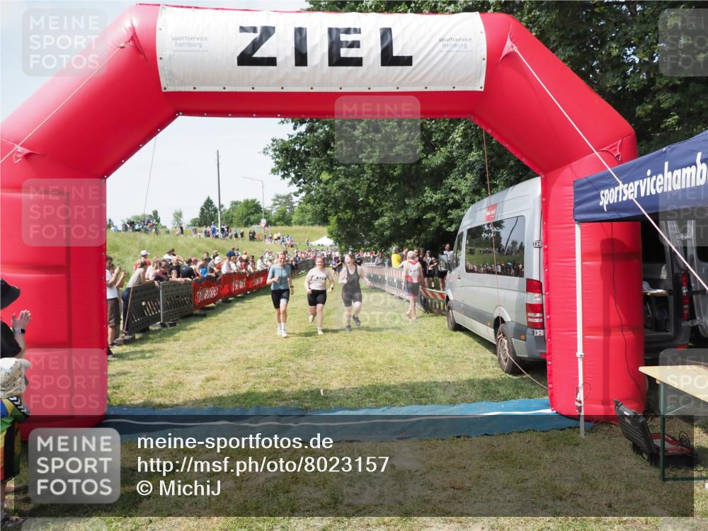 21.06.2025 - 27. Vierlanden-Triathlon MichiJ http://msf.ph/oto/8023157 15.06.2026 11:39:08 Ziel 621 meine-sportfotos.de