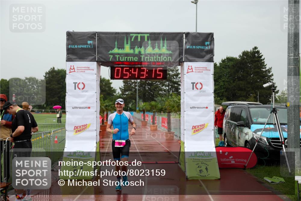 15.06.2025 - 7 Türme Triathlon Michael Strokosch http://msf.ph/oto/8023159 15.06.2025 15:43:15 Ziel  meine-sportfotos.de