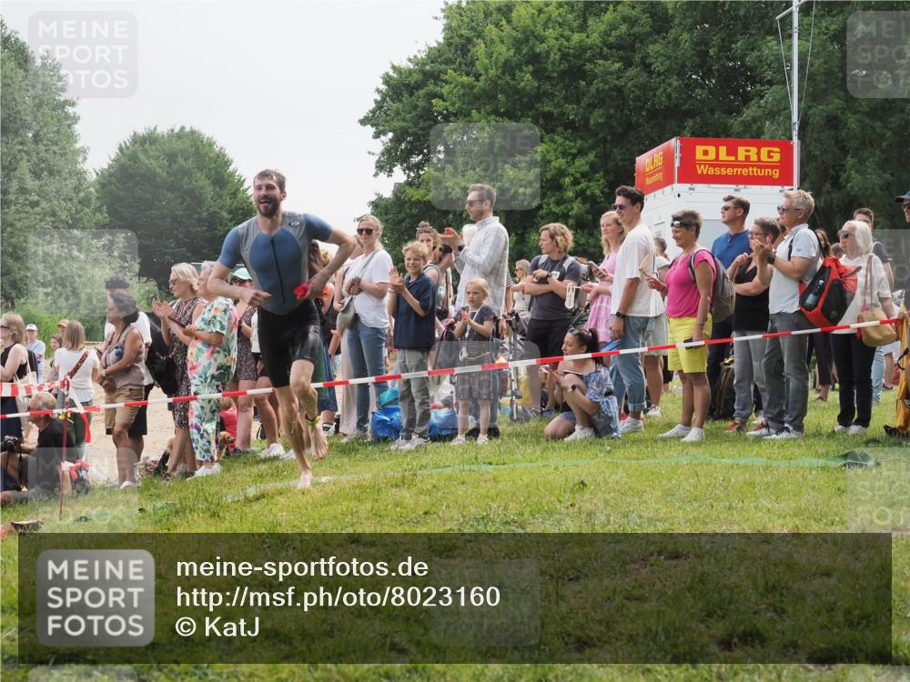 15.06.2025 - 27. Vierlanden-Triathlon KatJ http://msf.ph/oto/8023160 15.06.2025 10:55:59 Schwimmen 683 meine-sportfotos.de