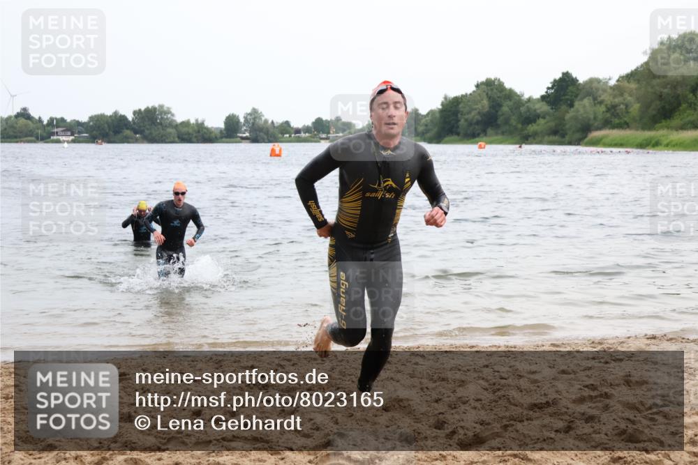 15.06.2025 - 27. Vierlanden-Triathlon Lena Gebhardt http://msf.ph/oto/8023165 15.06.2025 10:52:17 Schwimmen 652, 682, 693, 759 meine-sportfotos.de