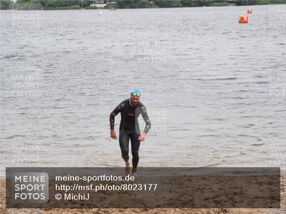 21.06.2025 - 27. Vierlanden-Triathlon MichiJ http://msf.ph/oto/8023177 15.06.2026 10:53:56 Schwimmen 650, 726, 757 meine-sportfotos.de
