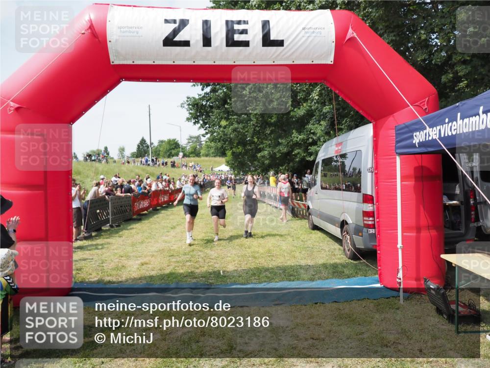 21.06.2025 - 27. Vierlanden-Triathlon MichiJ http://msf.ph/oto/8023186 15.06.2026 11:39:08 Ziel 621 meine-sportfotos.de