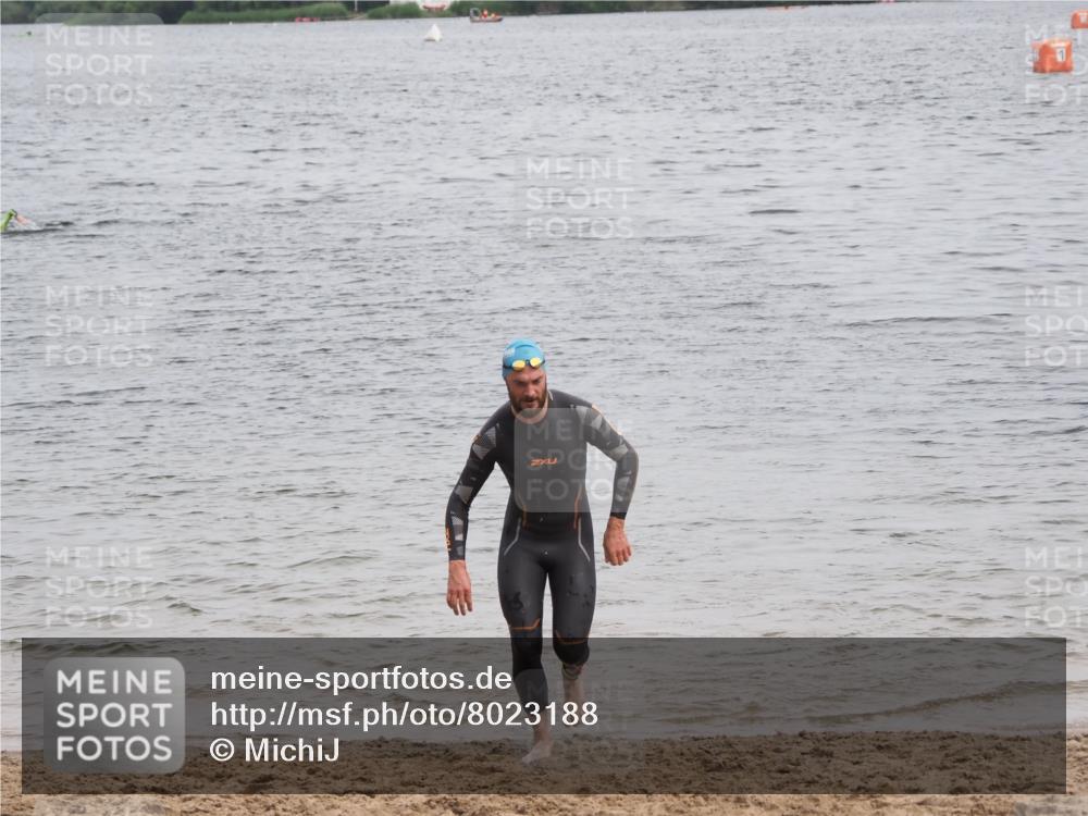 21.06.2025 - 27. Vierlanden-Triathlon MichiJ http://msf.ph/oto/8023188 15.06.2026 10:53:56 Schwimmen 650, 726, 757 meine-sportfotos.de