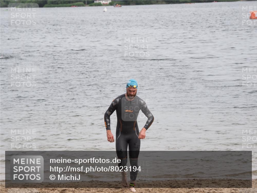 21.06.2025 - 27. Vierlanden-Triathlon MichiJ http://msf.ph/oto/8023194 15.06.2026 10:53:56 Schwimmen 650, 726, 757 meine-sportfotos.de