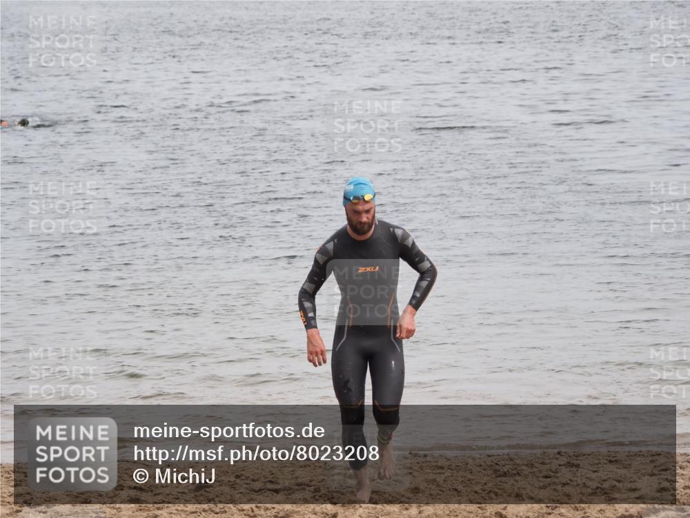 21.06.2025 - 27. Vierlanden-Triathlon MichiJ http://msf.ph/oto/8023208 15.06.2026 10:53:57 Schwimmen 650, 726, 757 meine-sportfotos.de
