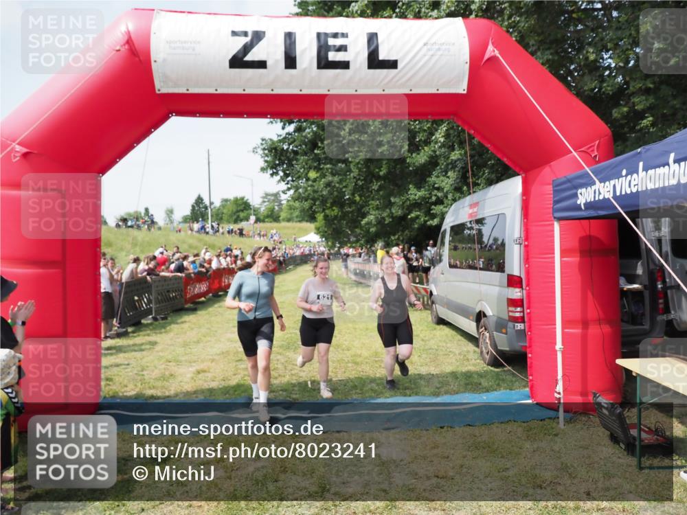 21.06.2025 - 27. Vierlanden-Triathlon MichiJ http://msf.ph/oto/8023241 15.06.2026 11:39:09 Ziel 621 meine-sportfotos.de