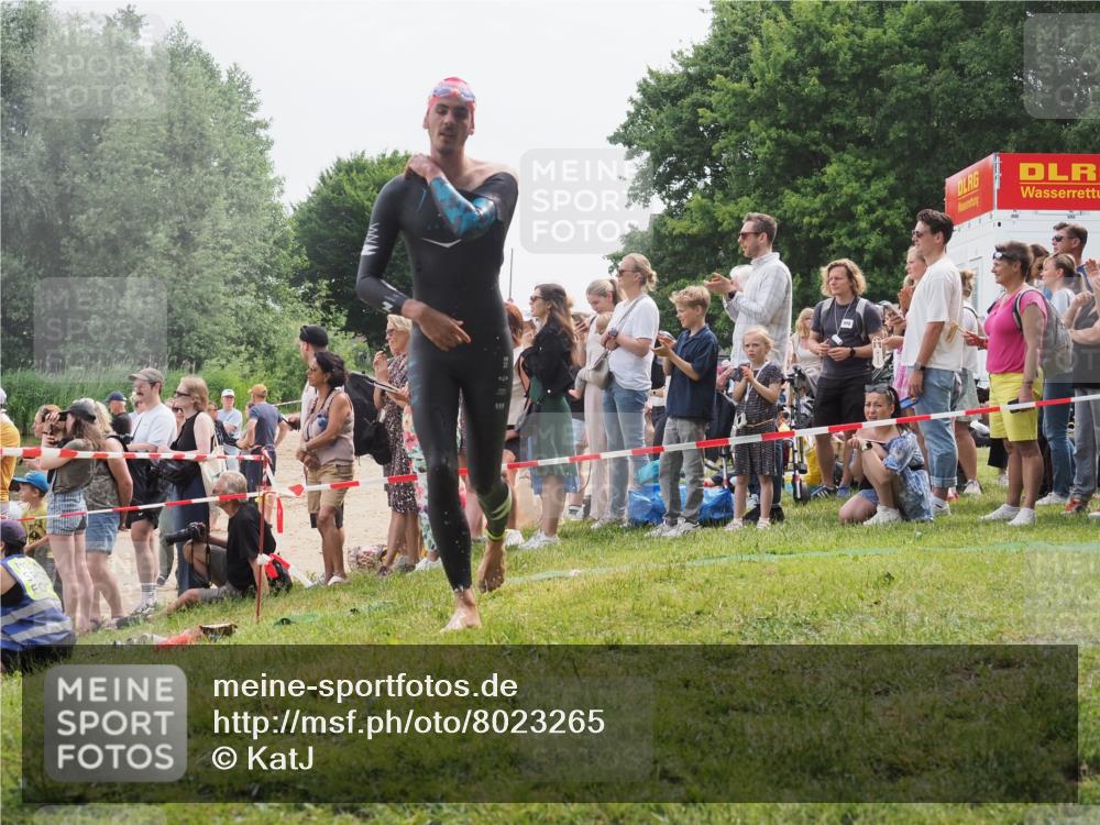 15.06.2025 - 27. Vierlanden-Triathlon KatJ http://msf.ph/oto/8023265 15.06.2025 10:56:08 Schwimmen 683, 702, 733 meine-sportfotos.de
