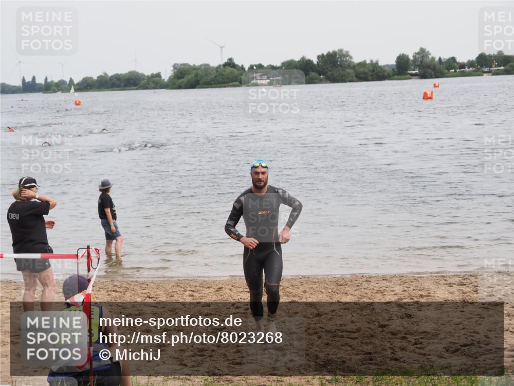21.06.2025 - 27. Vierlanden-Triathlon MichiJ http://msf.ph/oto/8023268 15.06.2026 10:53:58 Schwimmen 650, 757 meine-sportfotos.de