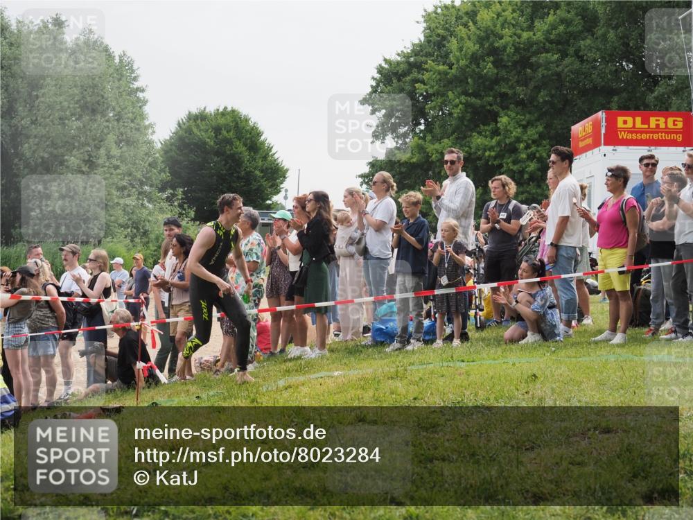 15.06.2025 - 27. Vierlanden-Triathlon KatJ http://msf.ph/oto/8023284 15.06.2025 10:56:14 Schwimmen 702, 716, 733 meine-sportfotos.de
