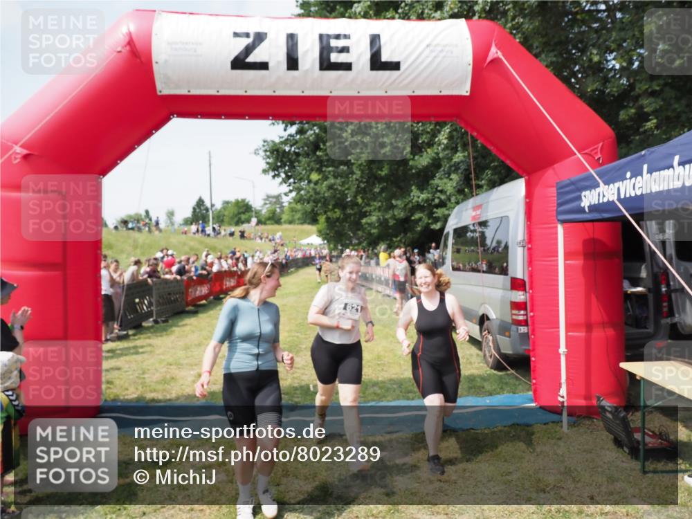21.06.2025 - 27. Vierlanden-Triathlon MichiJ http://msf.ph/oto/8023289 15.06.2026 11:39:10 Ziel 621 meine-sportfotos.de