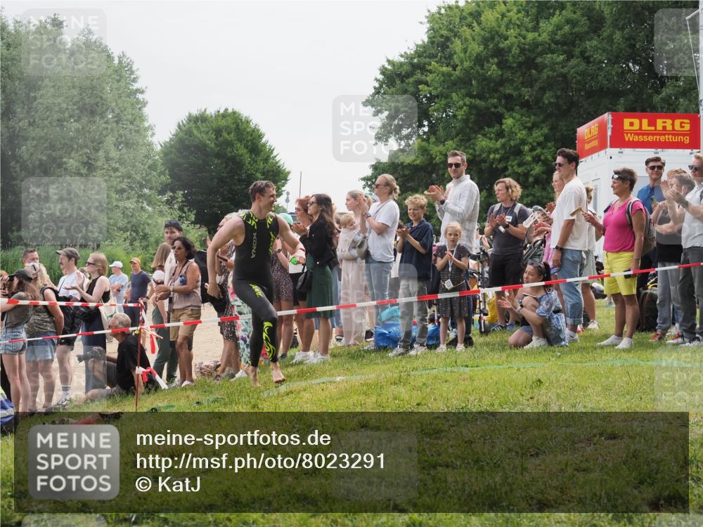 15.06.2025 - 27. Vierlanden-Triathlon KatJ http://msf.ph/oto/8023291 15.06.2025 10:56:14 Schwimmen 702, 716, 733 meine-sportfotos.de