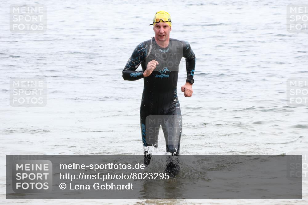 15.06.2025 - 27. Vierlanden-Triathlon Lena Gebhardt http://msf.ph/oto/8023295 15.06.2025 10:52:24 Schwimmen 652, 682, 759 meine-sportfotos.de