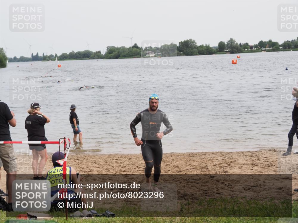 21.06.2025 - 27. Vierlanden-Triathlon MichiJ http://msf.ph/oto/8023296 15.06.2026 10:53:59 Schwimmen 650, 757 meine-sportfotos.de