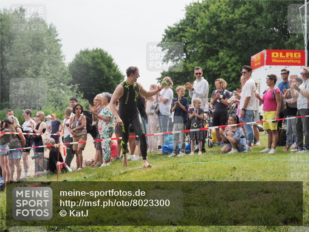 15.06.2025 - 27. Vierlanden-Triathlon KatJ http://msf.ph/oto/8023300 15.06.2025 10:56:14 Schwimmen 702, 716, 733 meine-sportfotos.de