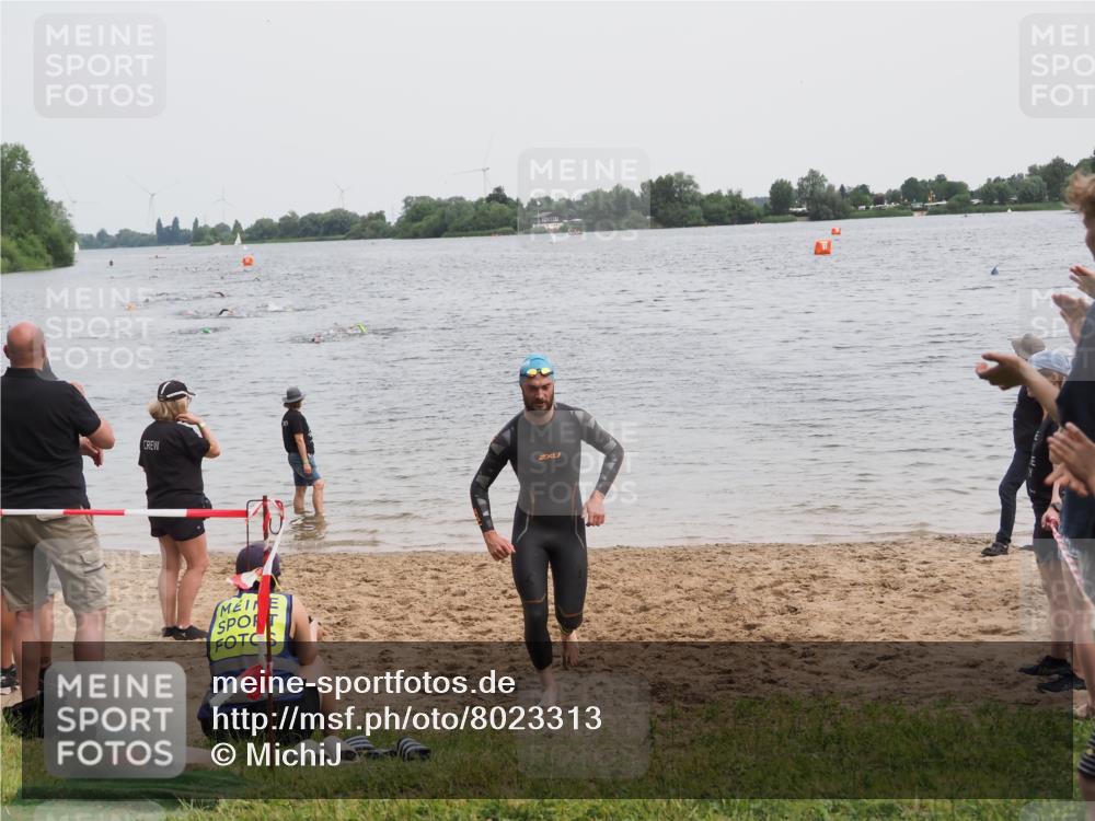 21.06.2025 - 27. Vierlanden-Triathlon MichiJ http://msf.ph/oto/8023313 15.06.2026 10:53:59 Schwimmen 650, 757 meine-sportfotos.de